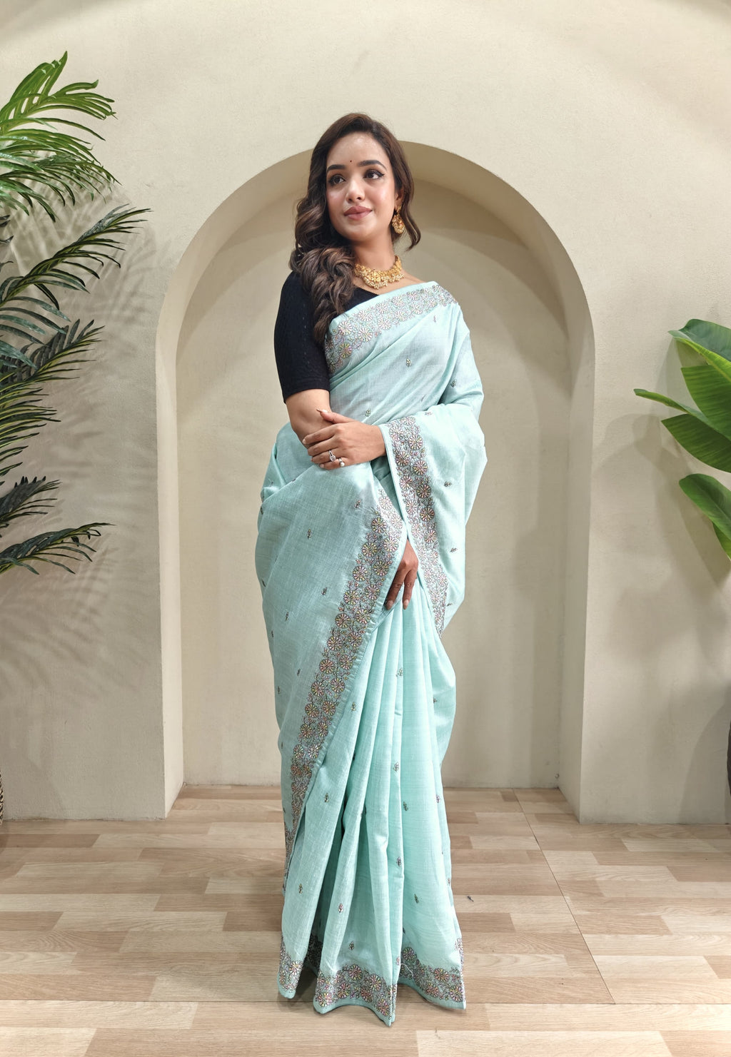 FABLOZ Pure loom Saree with Designer Embroidery with Designer Pallu and Border & Comes with Unstiched Blouse (Blouse As Shown In Vedio)