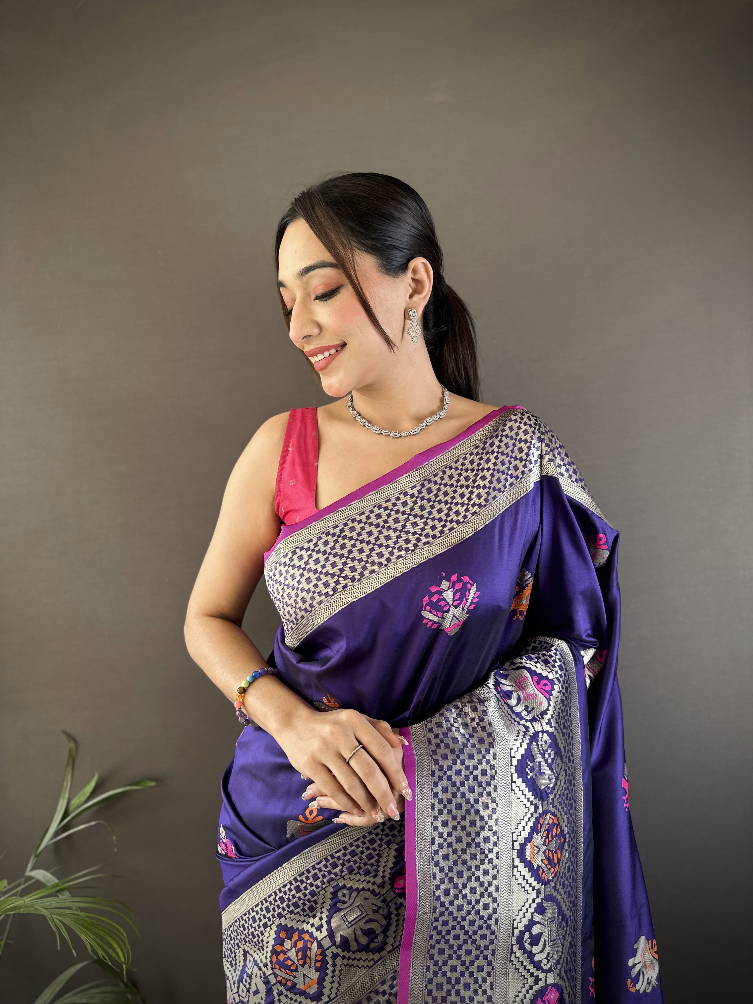 FABLOZ Super Soft Minakari Weaving Lichi Silk Saree with Rich Zari Border & Designer Pallu