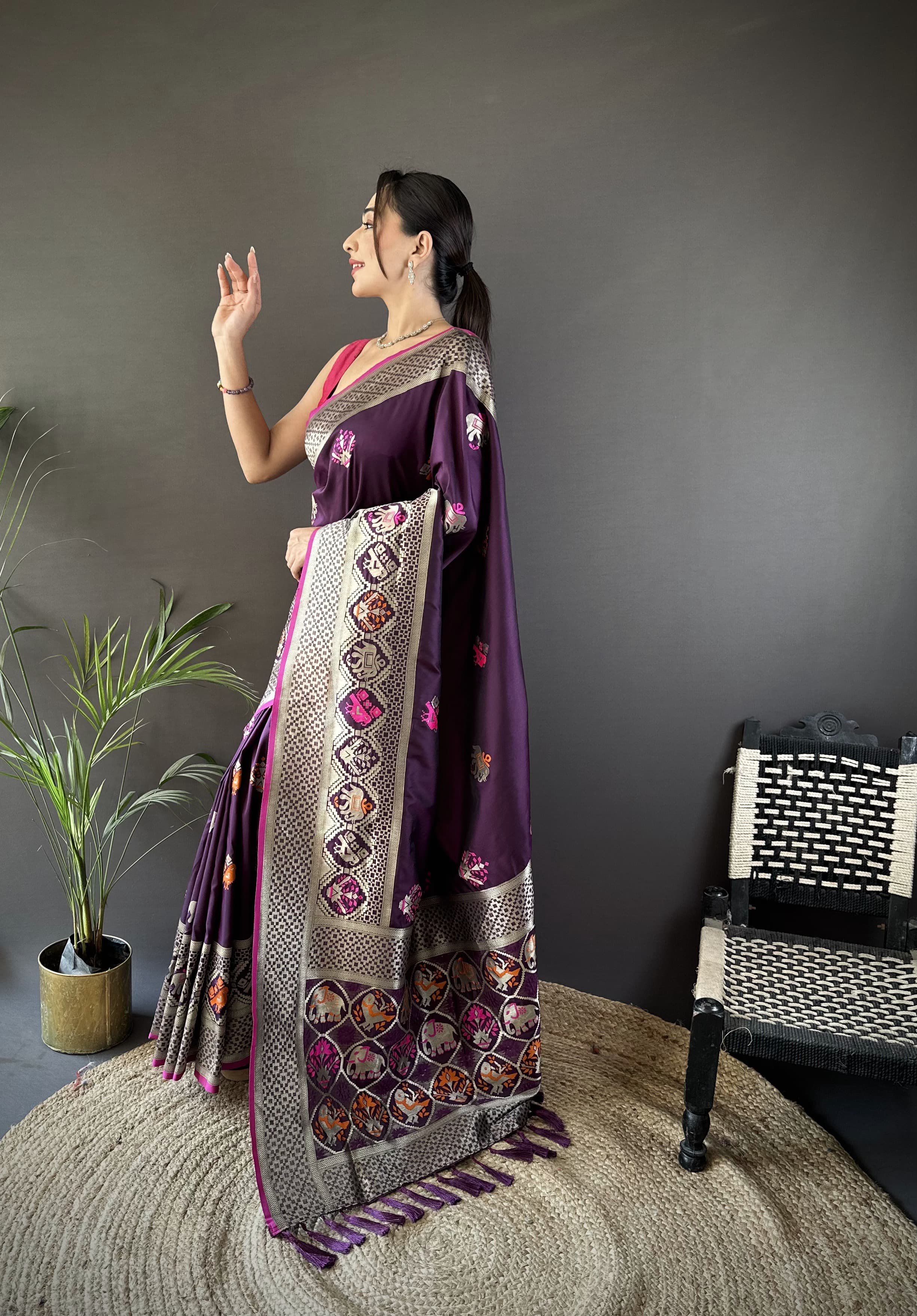 FABLOZ Super Soft Minakari Weaving Lichi Silk Saree with Rich Zari Border & Designer Pallu